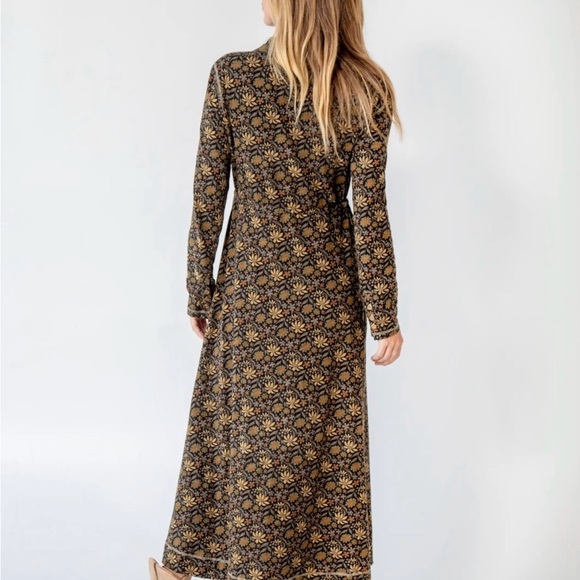 NATURAL LIFE Christa Maxi Dress in Black Tan Daisies Print - Picture 3 of 5